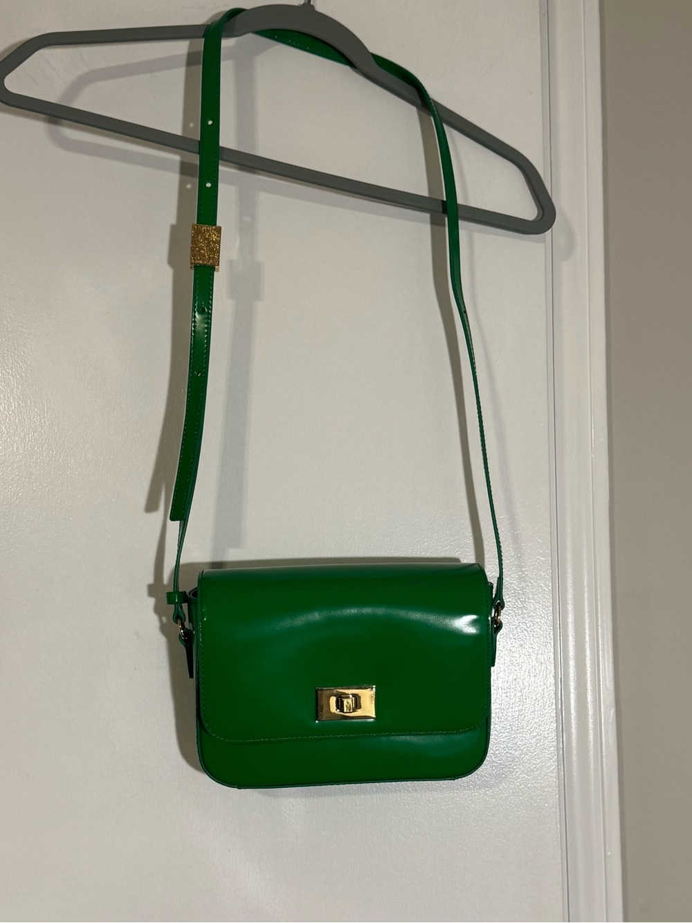 Highly desirable J Crew in KellyGreen Crossbody Shoulder Bag gold metal details